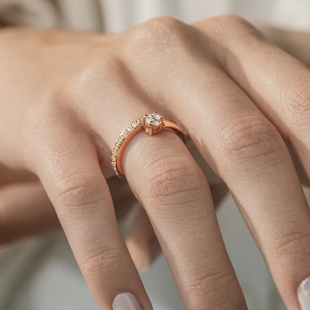 anillo de oro 18k con piedras de de diamante Sofía